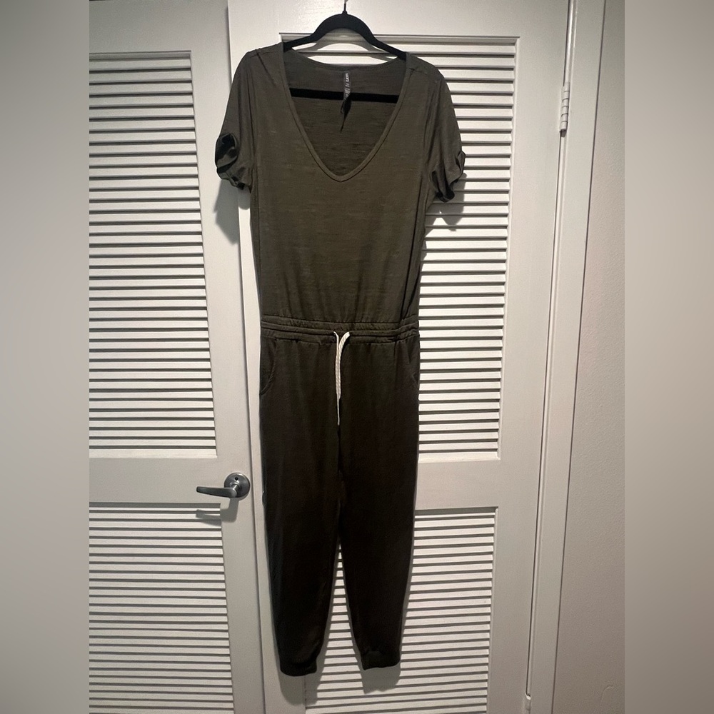 Vuori All Day Romper in Oregano Heather